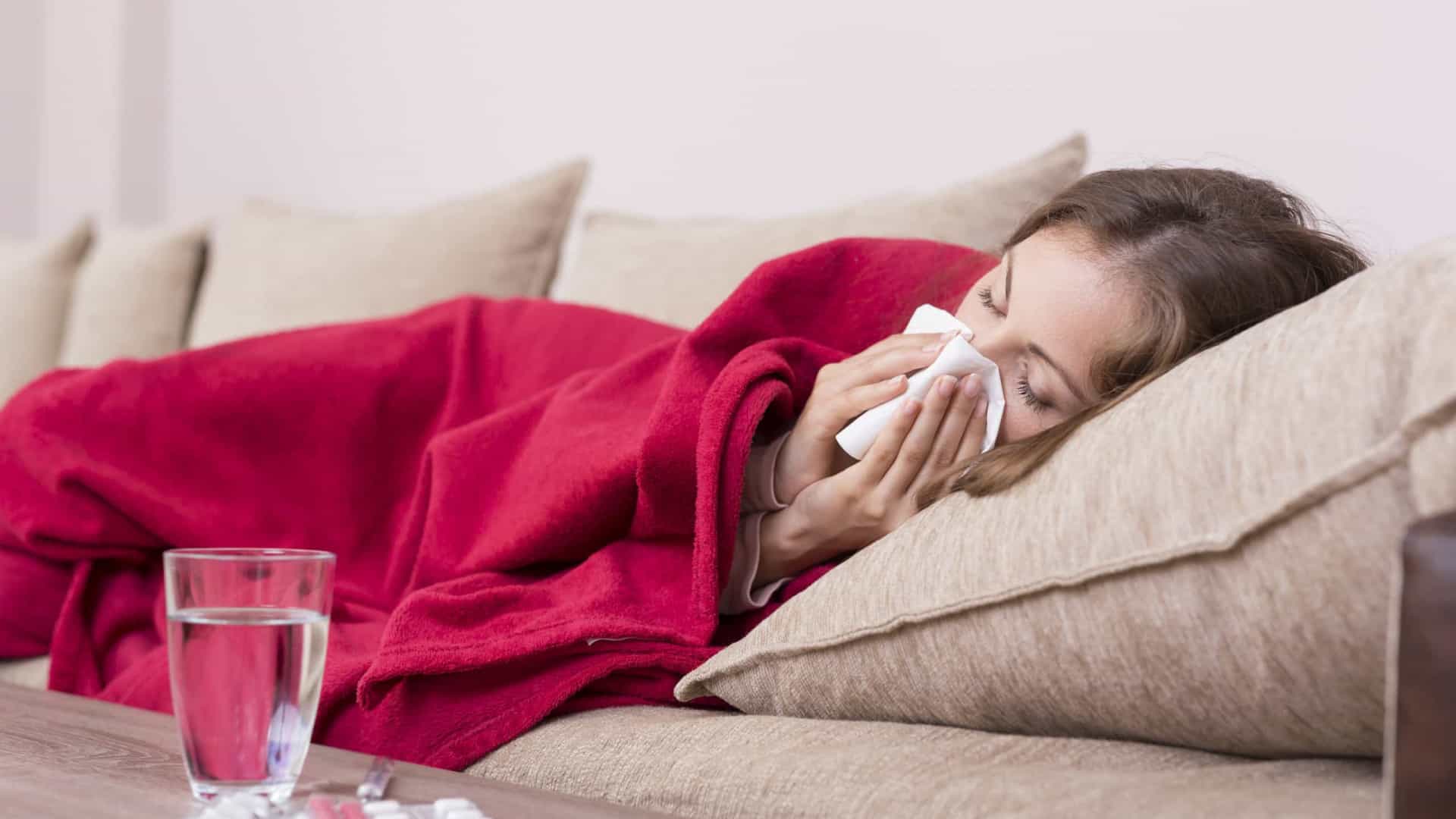 Veja os direitos do trabalhador com sintomas de Covid e gripe