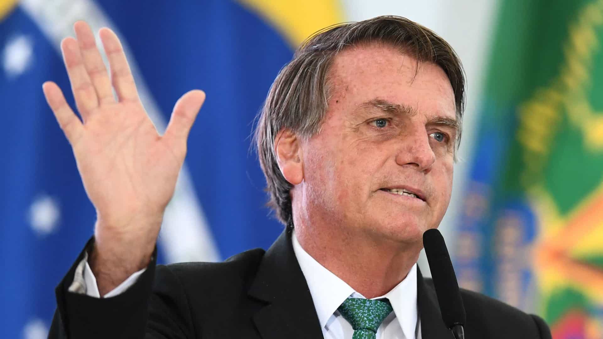 Bolsonaro decretou luto por Olavo, mas ignorou mortes de personalidades e da pandemia