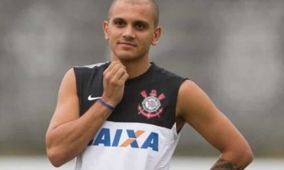Fábio Santos diz torcer por renovação de contrato com o Corinthians