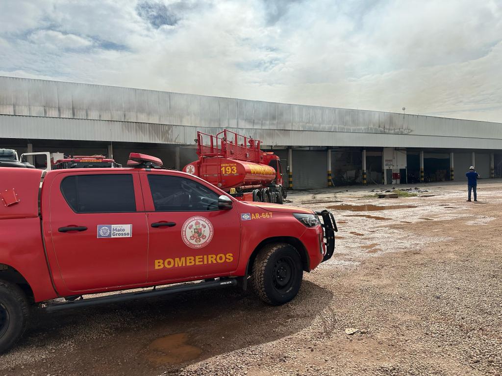 incêndio em depósito de supermercado