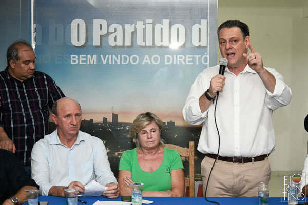 Análise sobre a disparidade entre os vultosos subsídios destinados ao agronegócio e as críticas aos programas sociais, evidenciando um paradoxo nas prioridades fiscais e sociais do Brasil.