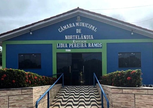 A Câmara de Vereadores de Nortelândia adquiriu uma caminhonete de R$ 292 mil, embora já possua um sedan 2019 com menos de 6.000 km rodados e sem registros de uso.