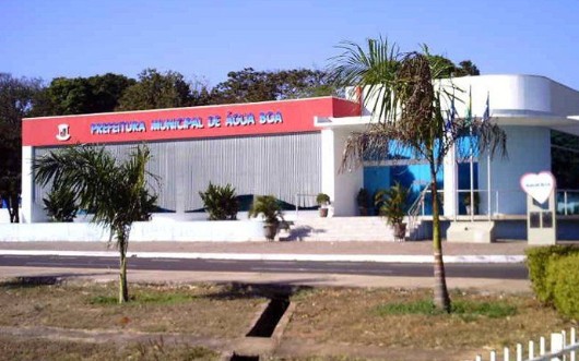 Trecho da Rodovia AB-100, em Água Boa, cuja obra de pavimentação gerou dívida milionária reconhecida posteriormente pela gestão municipal.