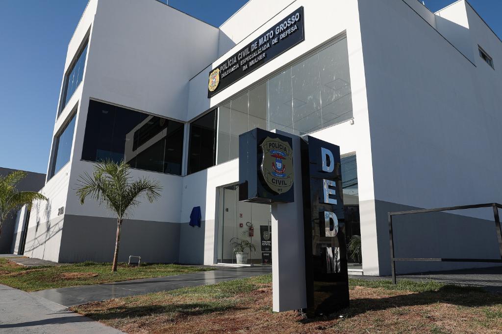 Agressor foi até a unidade policial atrás da vítima, que relatava um histórico de oito anos de violência e pedia por proteção.