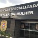 Servidor público de 46 anos invadiu residência, furtou celular e tentou estuprar moradora; ele confessou o furto e a invasão, mas negou o abuso sexual.