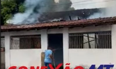 Suspeito usou identidade falsa de "policial traída" para ameaçar vítima antes de atear fogo em residência. Depoimentos e mensagens de WhatsApp revelam a premeditação e o terror impostos à família.