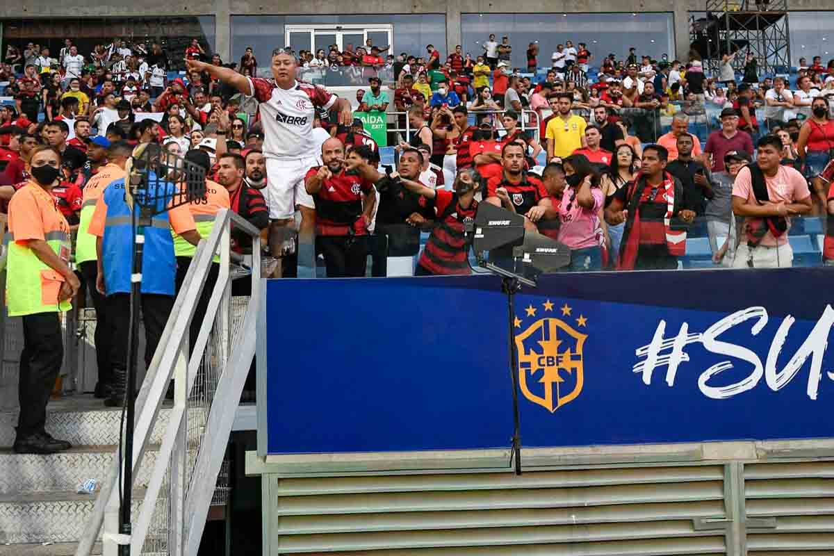 Flamengo vence Cruz Azul